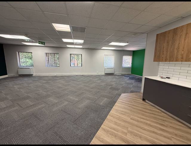 164M² OFFICE TO LET IN PARKTOWN